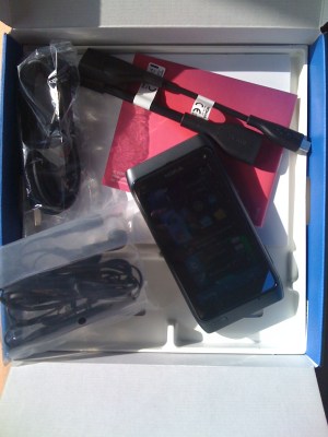 Nokia N8 and accompanying wires